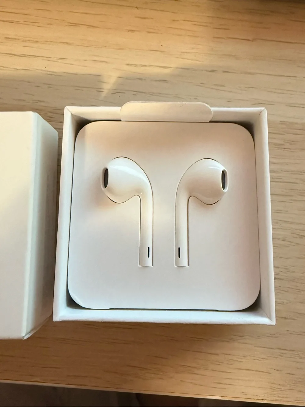 Apple White EarPods with Lightning Connector - Wired Headset